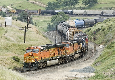 BNSF 7714 at Tunnel 2 Tehachapi in April 2007.jpg